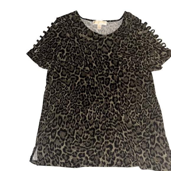 MICHAEL Michael Kors Tops - NWT Large MK shirt logo